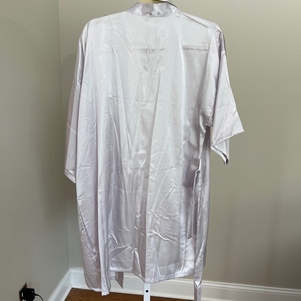Smiley Robe - Picture 2 of 7